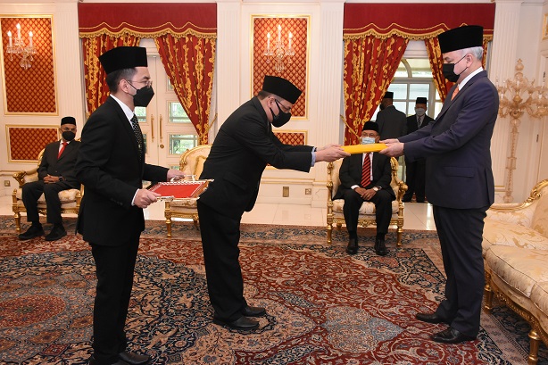DYMM Paduka Seri Sultan Perak Berkenan Terima Zakat Perniagaan RM6.4 Juta. : 10 Disember 2021