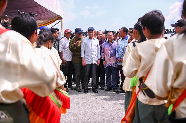 YAB Perdana Menteri Umum Peruntukan Tambahan Bagi Jalan Raya Timur Barat : 24 Ogos 2023