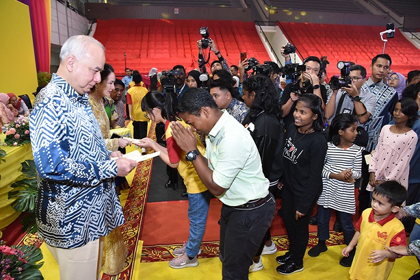 DYMM Paduka Seri Sultan Perak Darul Ridzuan Berkenan Berangkat Ke Majlis Sambutan Deepavali Negeri Perak Darul Ridzuan Tahun 2024 : 23 November 2024