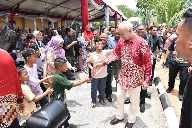 DYMM Paduka Seri Sultan Perak Darul Ridzuan Berkenan Berangkat Ke Majlis Sambutan Hari Raya Aidilfitri Yab Menteri Besar Darul Ridzuan : 20 April 2024