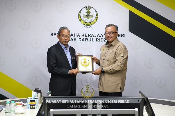 Kunjungan Hormat Pengurusan Institut Integriti Malaysia Ke Atas YB SUK Perak : 26 Mei 2025